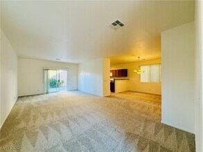 9342 Winebrook Ave in Las Vegas, NV - Building Photo - Building Photo