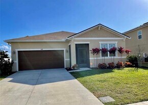 5684 Western Sun Dr in St. Cloud, FL - Building Photo