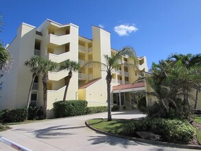 1026 Flamevine Ln in Vero Beach, FL - Foto de edificio - Building Photo