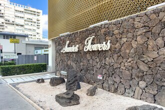 Sunset Towers in Honolulu, HI - Building Photo - Building Photo