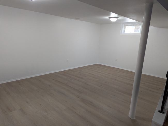 property at 4 Weyburn Ct