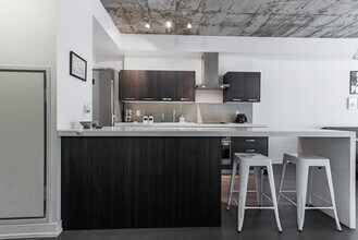 560-560 King St W in Toronto, ON - Building Photo - Building Photo