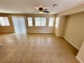 6038 Devers Ct in Las Vegas, NV - Building Photo - Building Photo