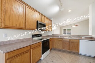 2440 N Creek Vista Dr in Tucson, AZ - Building Photo - Building Photo