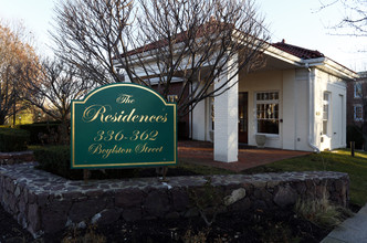 The Residences At Chestnut Hill in Newton, MA - Foto de edificio - Building Photo
