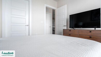 15950 Chase Hill Blvd, Unit 8402 in San Antonio, TX - Foto de edificio - Building Photo