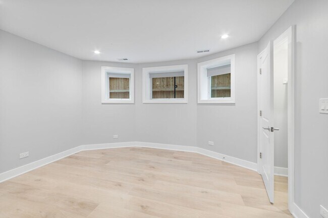 935 W Winona St in Chicago, IL - Building Photo - Building Photo