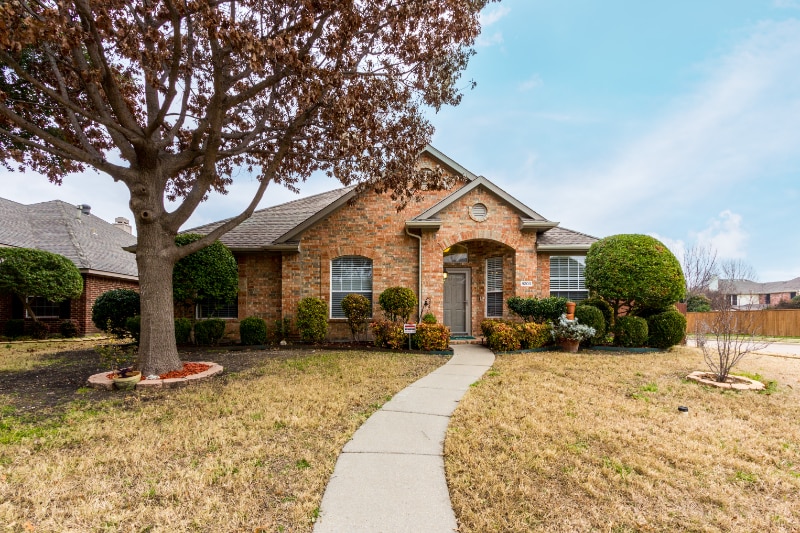 9200 Azinger Dr in Plano, TX - Building Photo