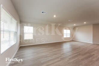 5553 Basil Chase in Saint Hedwig, TX - Building Photo - Building Photo