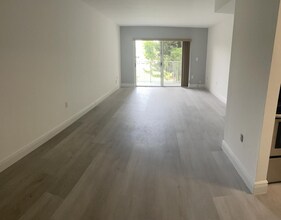 4810 NW 79th St in Medley, FL - Building Photo - Building Photo