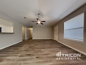 218 S Diamondhead Blvd in Crosby, TX - Building Photo - Building Photo