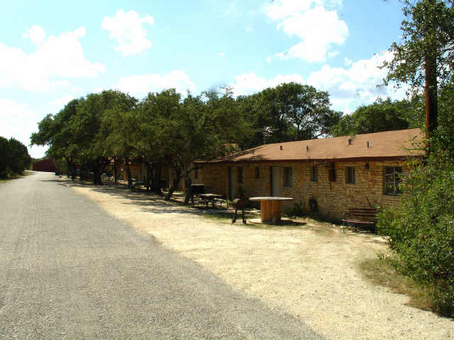 105 Real Ln in Canyon Lake, TX - Building Photo