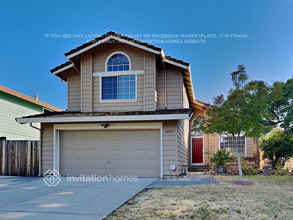 8239 Pinefield Dr in Antelope, CA - Building Photo