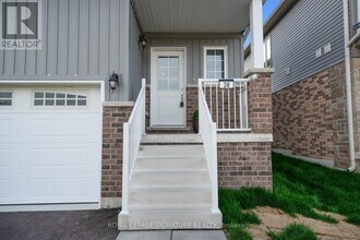 36 Hillcroft Wy in Kawartha Lakes, ON - Building Photo - Building Photo