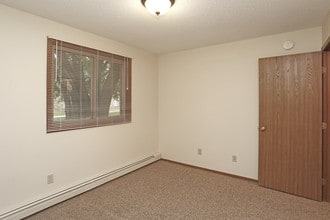 Oakshire Apartments in St. Cloud, MN - Building Photo - Interior Photo
