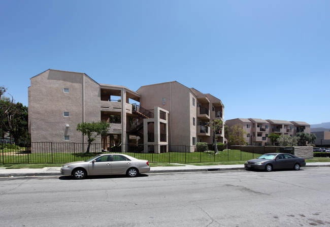 Canyon Villas Senior Apartments in Canyon Country, CA - Building Photo - Building Photo