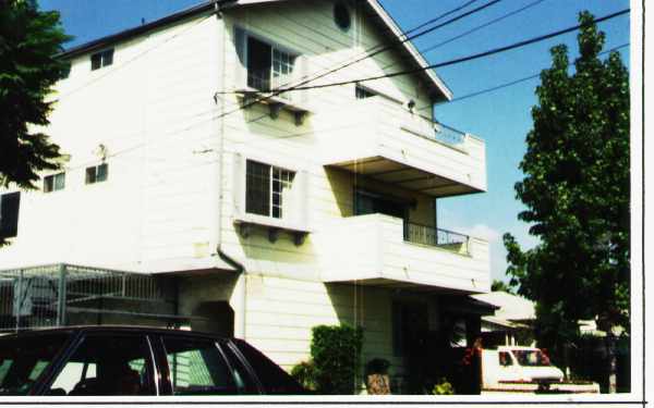 517 Nebraska Ave in Long Beach, CA - Foto de edificio - Building Photo