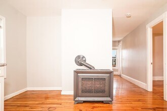 15 Washburn St, Unit 3 in New Bedford, MA - Building Photo - Building Photo