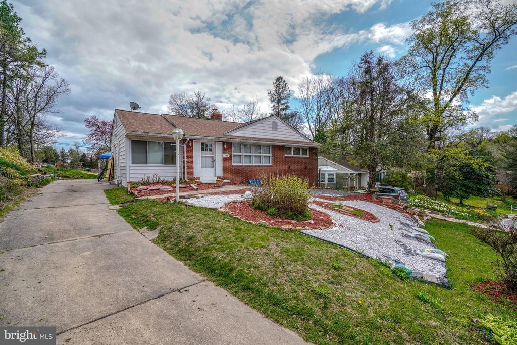 1207 St Andrews Way in Baltimore, MD - Building Photo