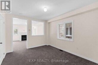 17 Jeanne Pynn Ave in Georgina, ON - Building Photo - Building Photo