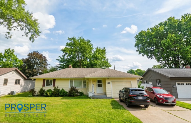 property at 1015 E Lexington Blvd