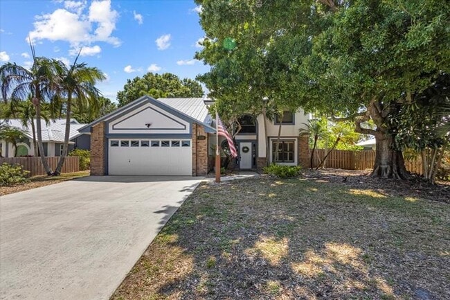 2250 SE Country Club Ln in Stuart, FL - Building Photo - Building Photo