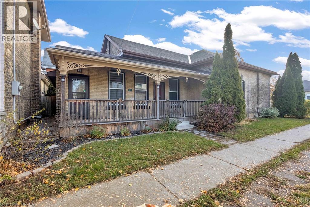 95 Queen St in Brantford, ON - Building Photo