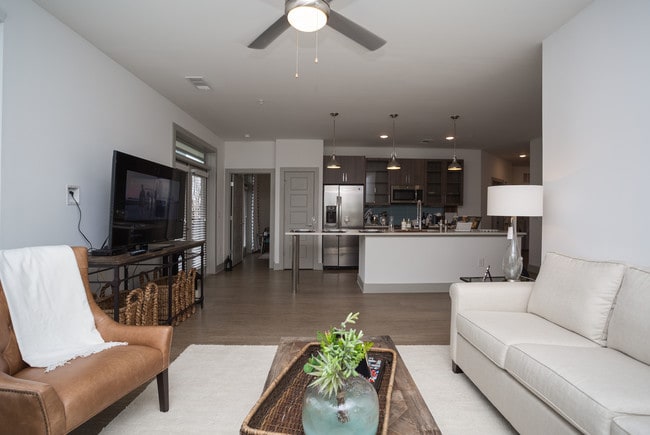 Veranda at Avalon in Alpharetta, GA - Foto de edificio - Interior Photo
