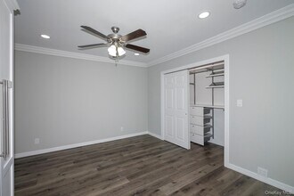 100 N Country Rd in Miller Place, NY - Building Photo - Building Photo