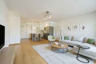 1000 N Lake Shore Dr, Unit 803 in Chicago, IL - Foto de edificio - Building Photo