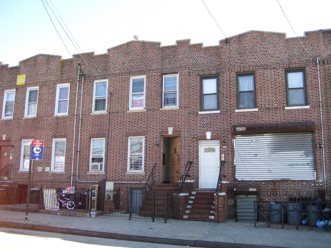 40-69 Junction Blvd in Corona, NY - Building Photo - Building Photo