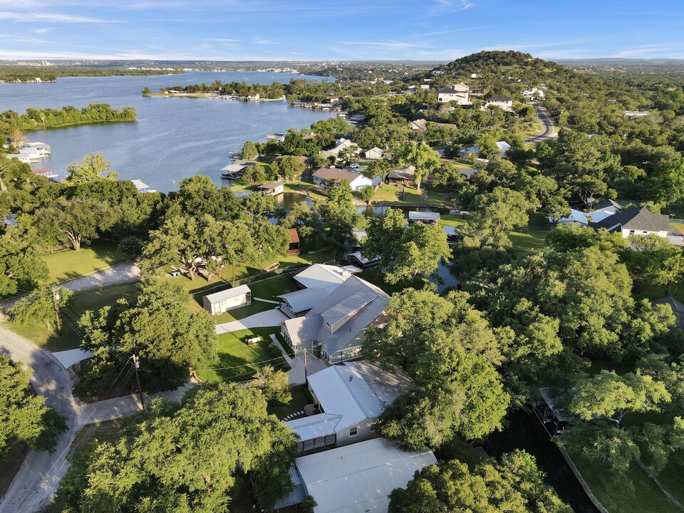 106 Lakeview in Llano, TX - Building Photo