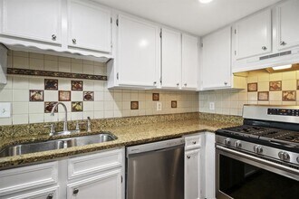 536 Granite Ridge Pl in Sandy Springs, GA - Building Photo - Building Photo