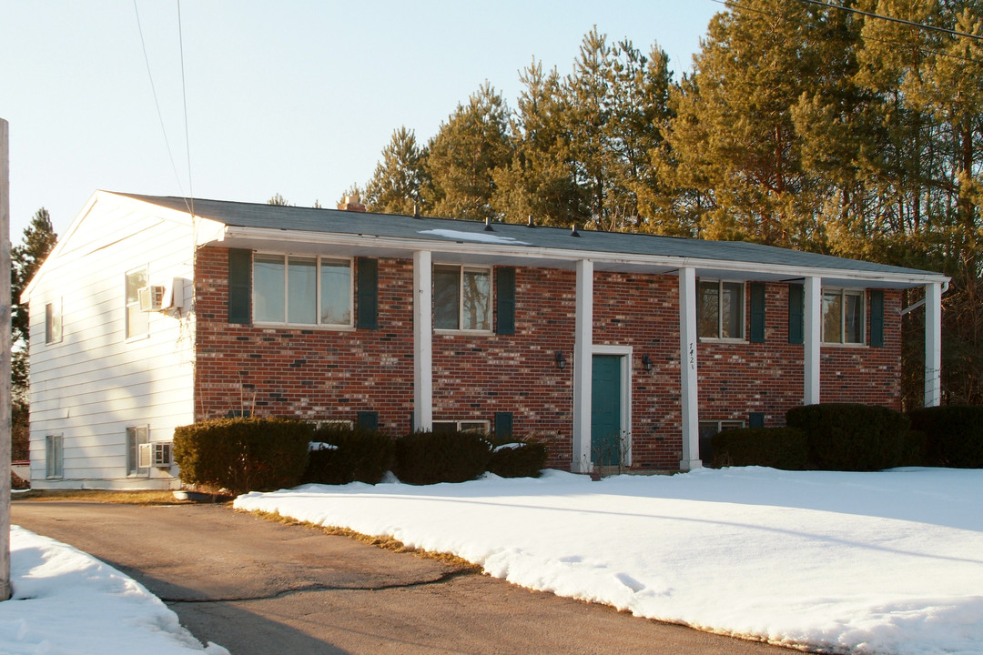 Roger Thomas Apartments in Mount Morris, MI - Building Photo