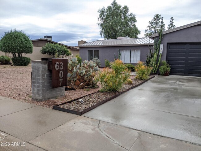 6307 E Gelding Dr in Scottsdale, AZ - Building Photo - Building Photo