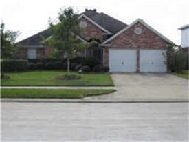 10008 Chestnut Creek Way in Pearland, TX - Building Photo