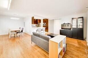 2722 Central St, Unit 4S in Evanston, IL - Building Photo