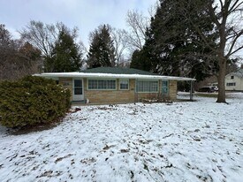 1102 Napoleon Rd in Jackson, MI - Building Photo