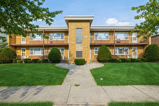 1243 Homestead Rd in La Grange Park, IL - Foto de edificio - Building Photo