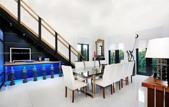 6611 Leonardo St in Coral Gables, FL - Foto de edificio - Building Photo