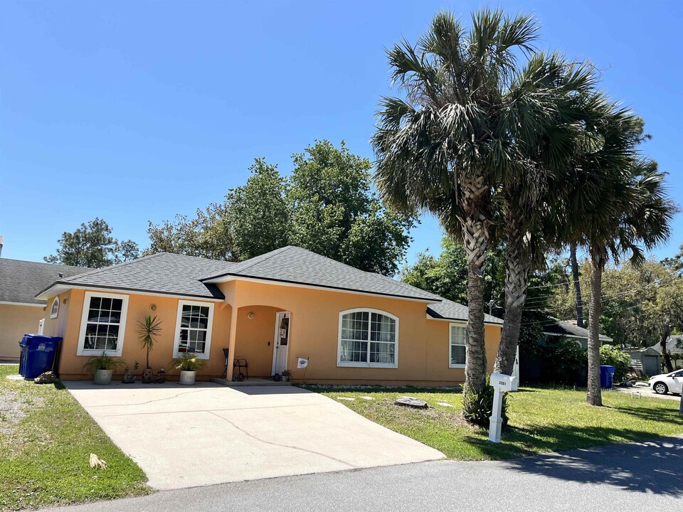 3301 9th St in Elkton, FL - Building Photo
