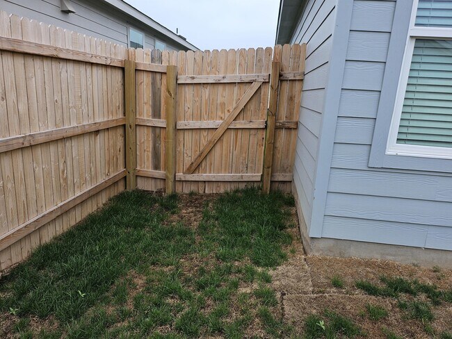 5819 Coahulia Rdg in Geronimo, TX - Building Photo - Building Photo