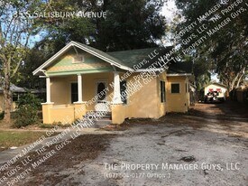 135 S Salisbury Ave in DeLand, FL - Building Photo