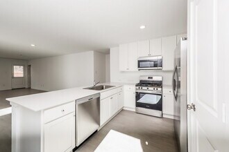 325 Woodland Hills Dr in Conroe, TX - Building Photo - Building Photo