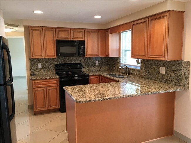 1050 Clairborne St in Holiday, FL - Building Photo - Building Photo