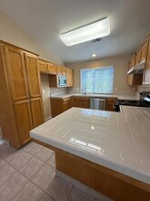 1590 E Waterford Ave in Fresno, CA - Foto de edificio - Building Photo