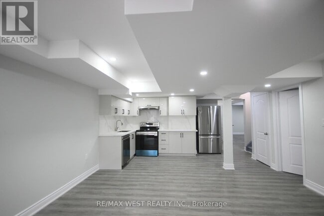 152 The Queensway