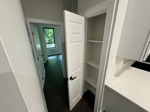 4606 Woodland Ave, Unit 102 in Philadelphia, PA - Building Photo - Building Photo