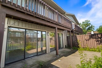 5880 Rembrandt Ct in Hanover Park, IL - Building Photo - Building Photo