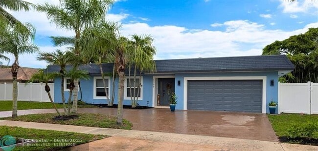 1398 NW 14th Ct in Boca Raton, FL - Foto de edificio - Building Photo